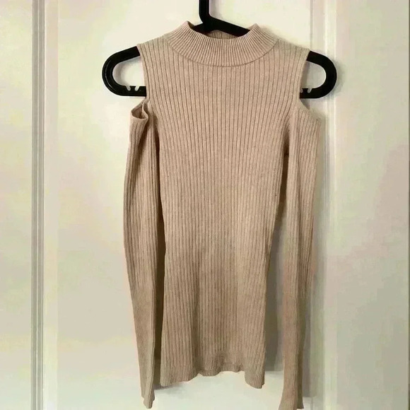 Top - Picture 1 of 2